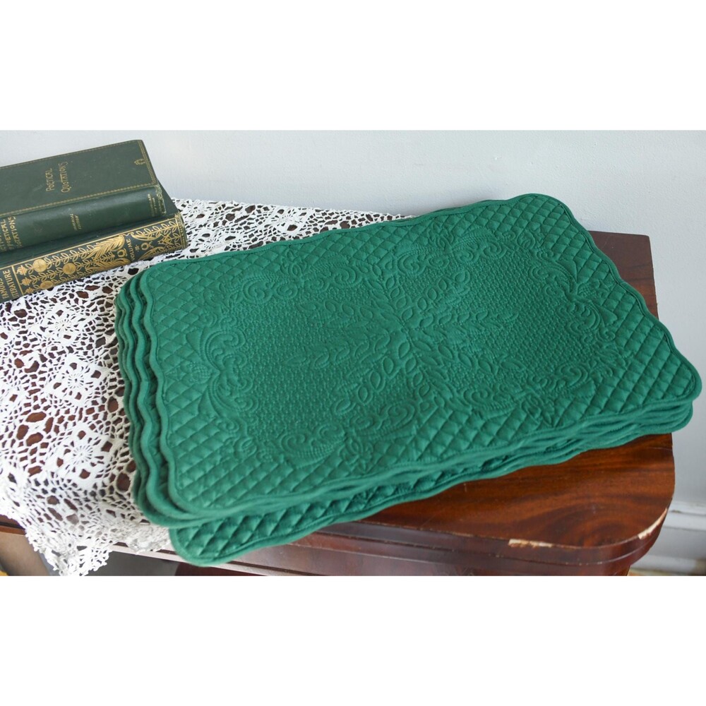 Set of 8 Vintage Green Matelasse Cotton Placemats Quilted Scalloped Edge Table